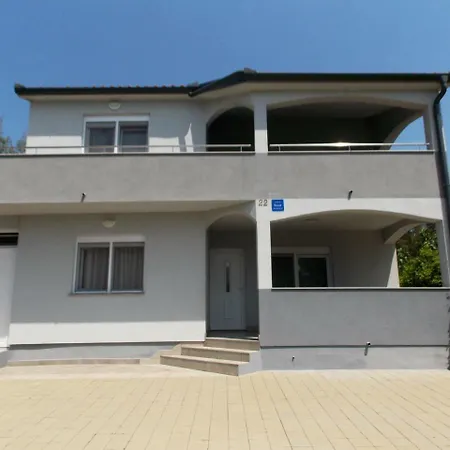 Apartment Vir *